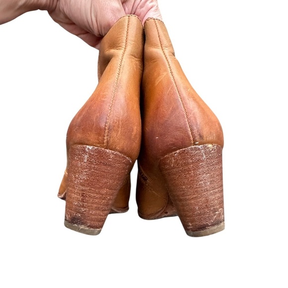 Frye Tan Leather Interior - Picture 4 of 7